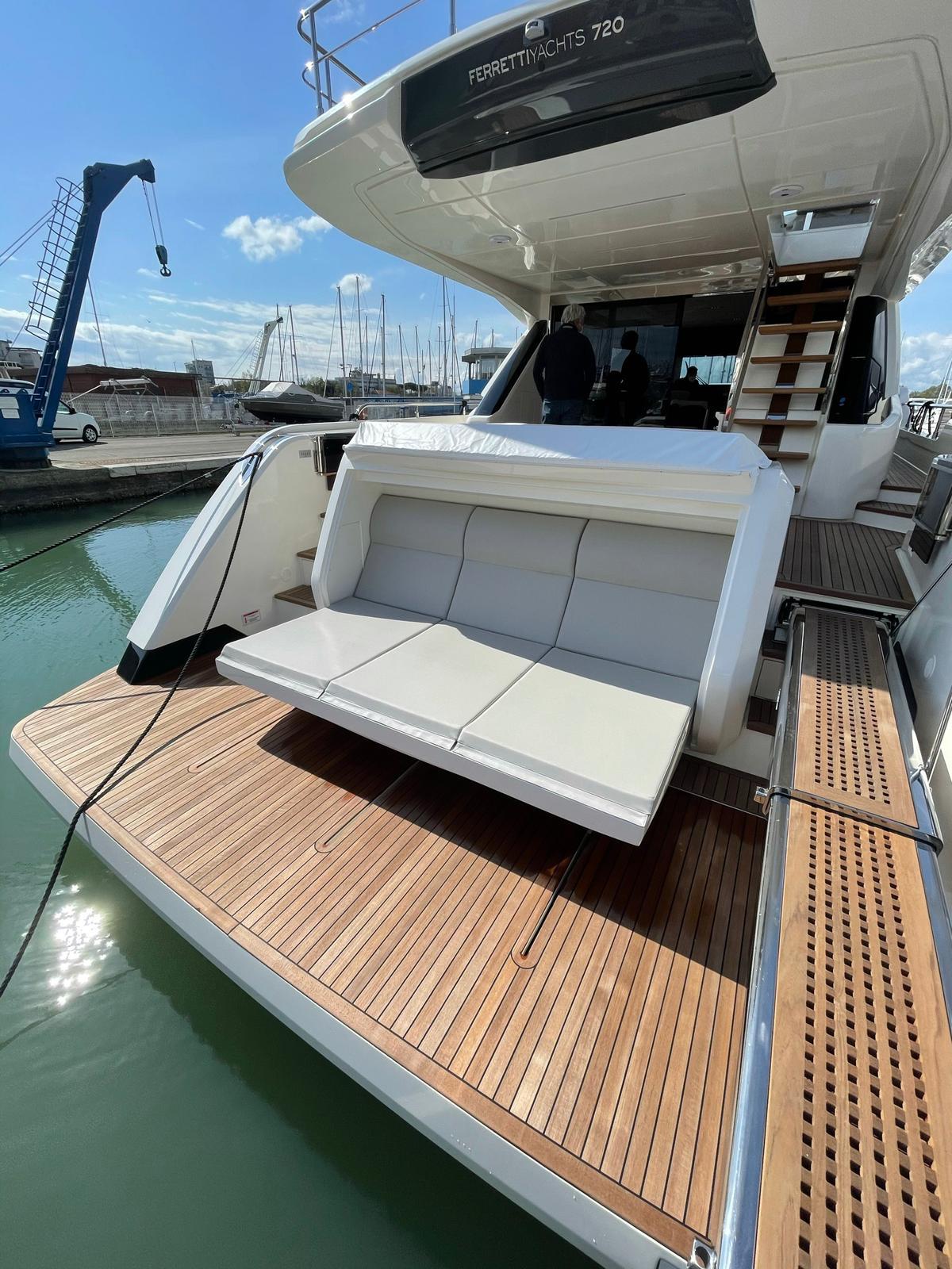 2021 FERRETTI YACHTS 720 